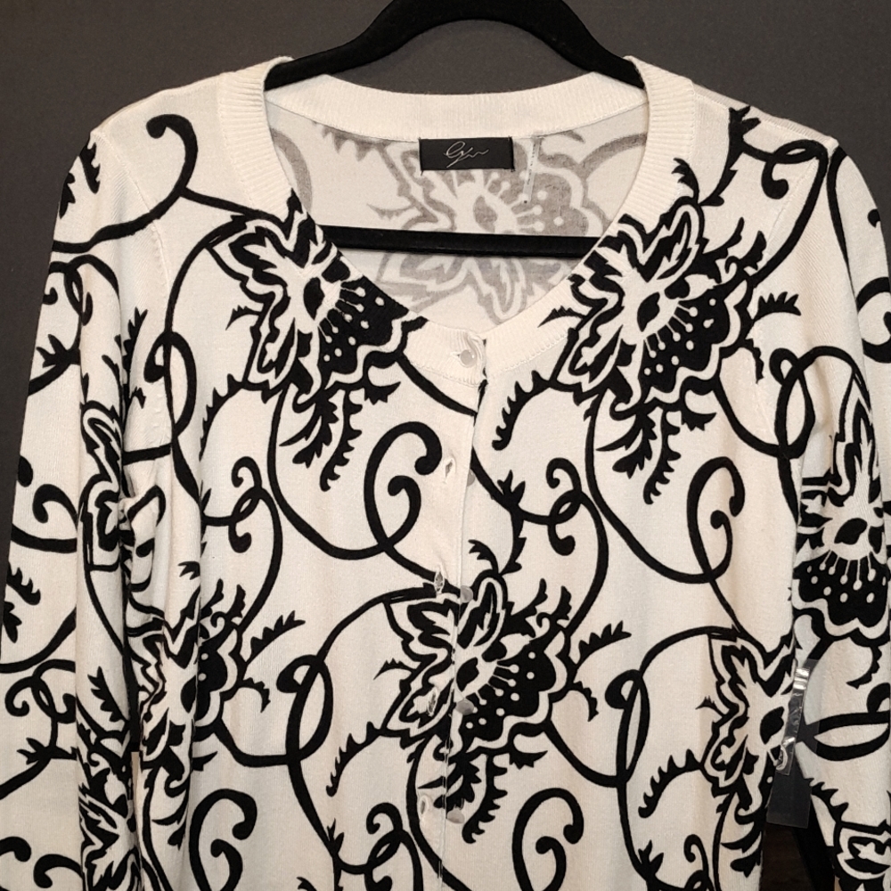 Cyrus nwt Cream and black buttom up front sweather.